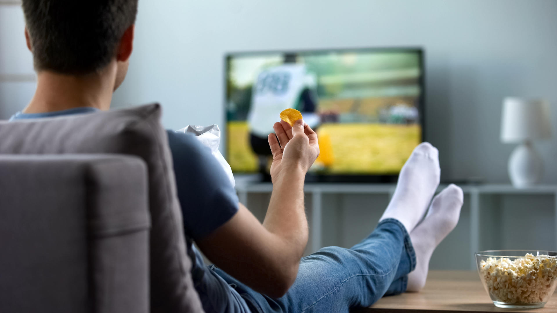 Sport do you watch on tv. Перед телевизором иллюстрация. Телевизор man. Watch TV. Картинки с телевизором с удовольствием.