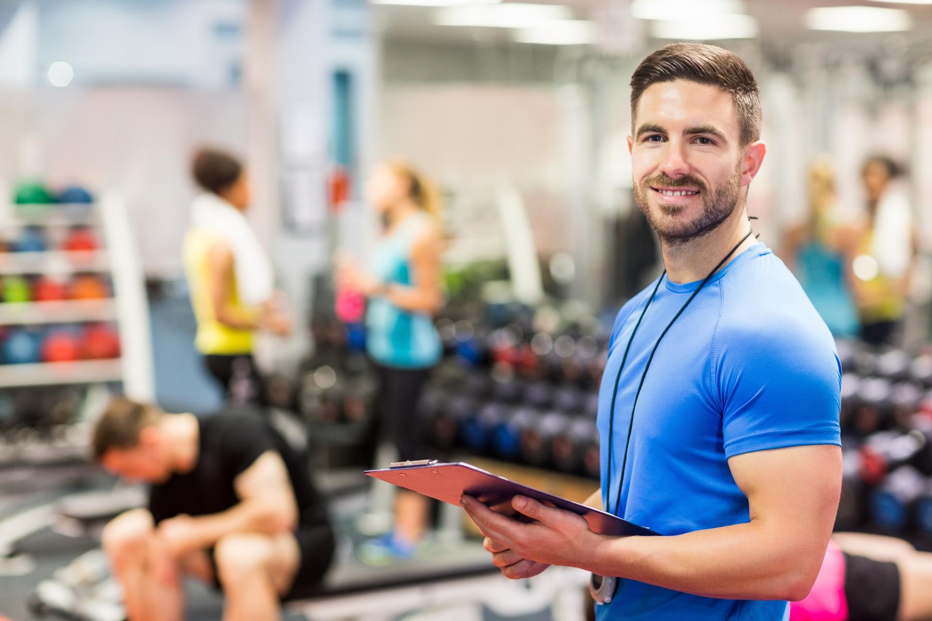 Personal Trainer vs. Group Fitness Instructor: Which is Better for